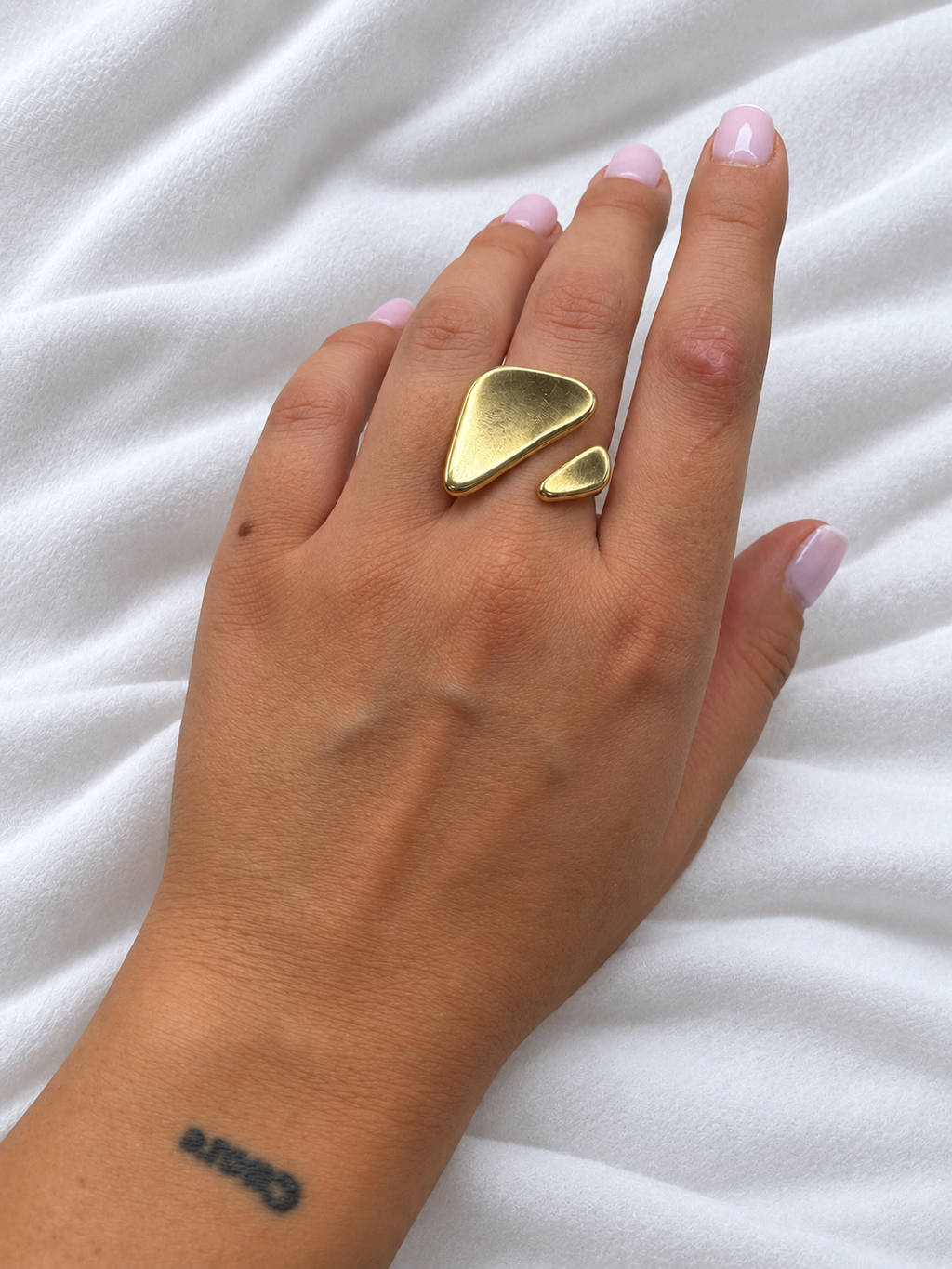 Anello Triangle