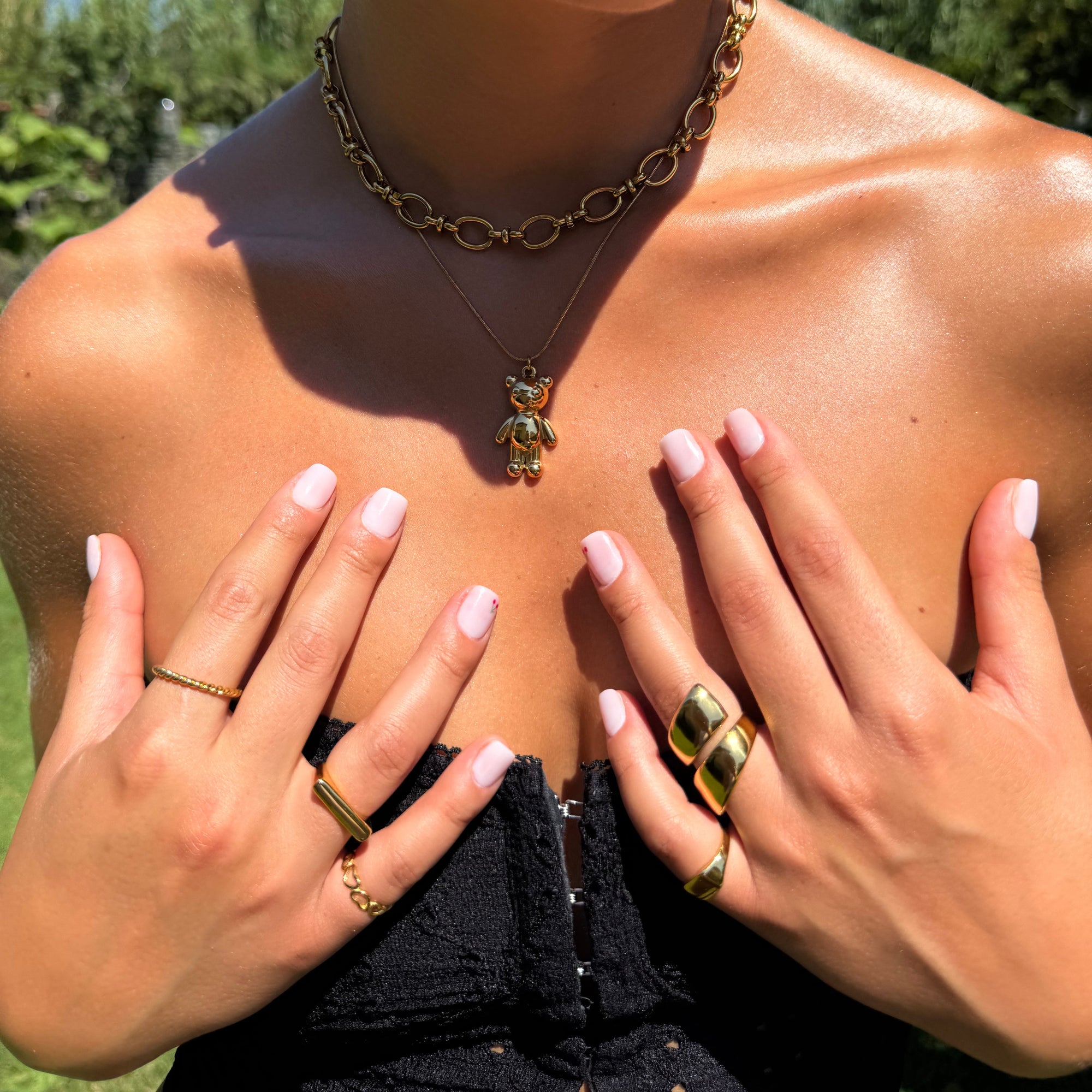 Iris gold ring