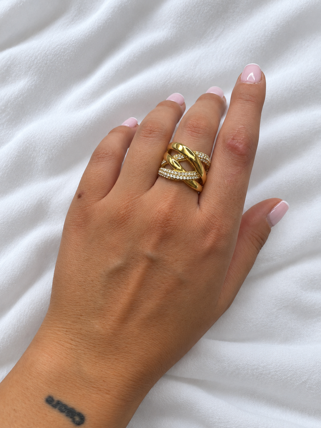 Anello Crossed
