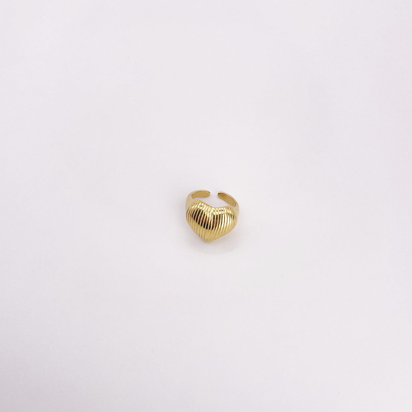 Anello cuore a righe oro