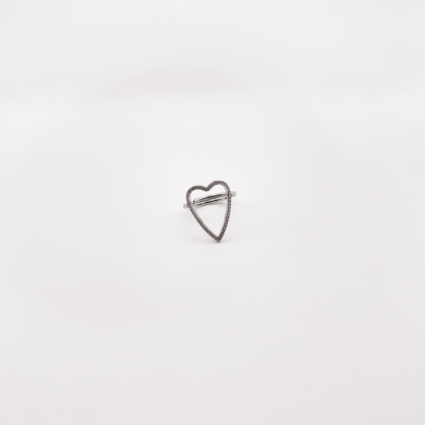 Anello cuore vuoto con strass argento