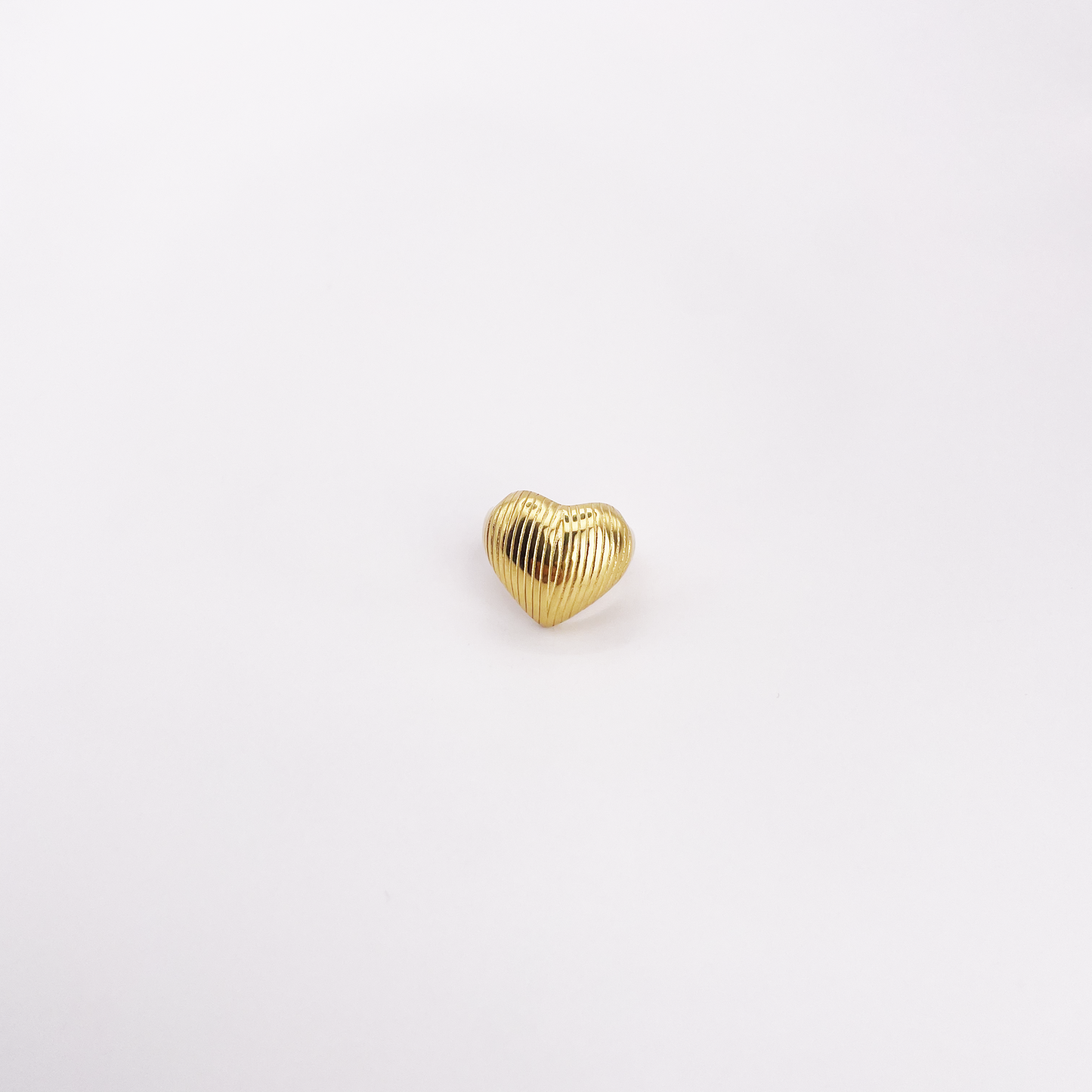 Anello cuore a righe oro